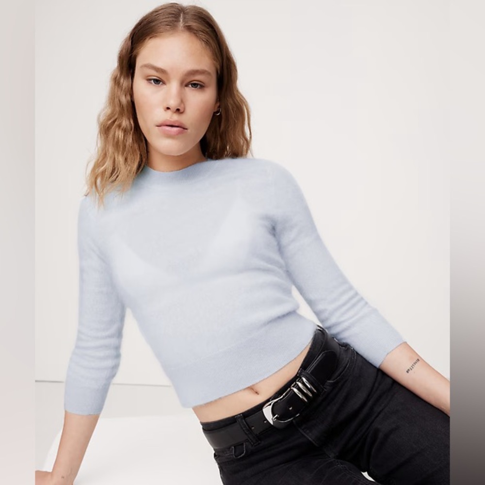 LIGHTWEIGHT BRUSHED CASHMERE CREW-NECK SWEATER